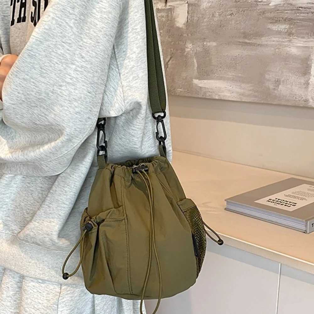 European and American Ins Style Water-repellent Nylon Cloth Bag for Women New Simple Versatile Bucket Bag Fashion Niche HandbagsT251213