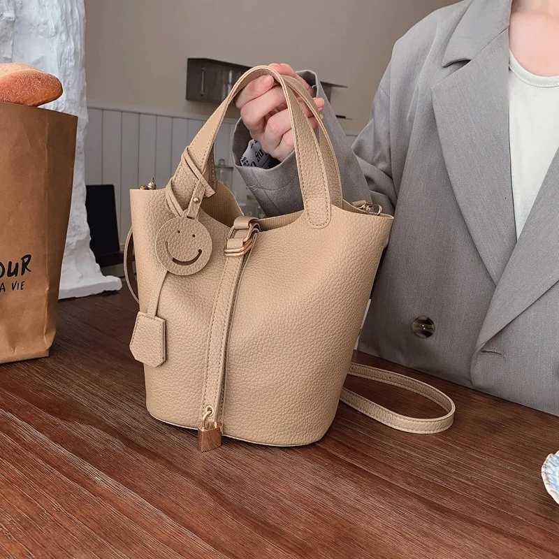 High-end Feel Bucket Bag for Women 2025 New Retro Fashion Versatile Shoulder Bag Stylish Textured Commuter Crossbody BagT251213