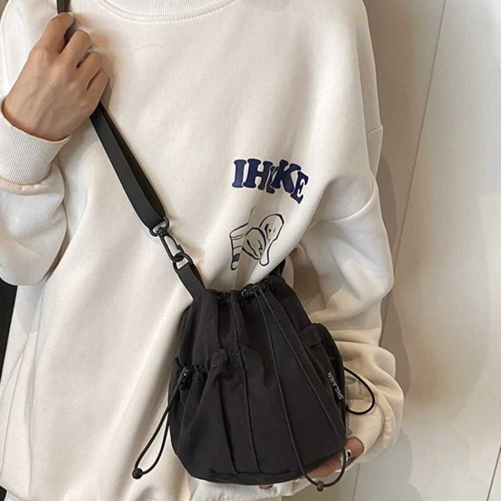 European and American Ins Style Water-repellent Nylon Cloth Bag for Women New Simple Versatile Bucket Bag Fashion Niche HandbagsT251213