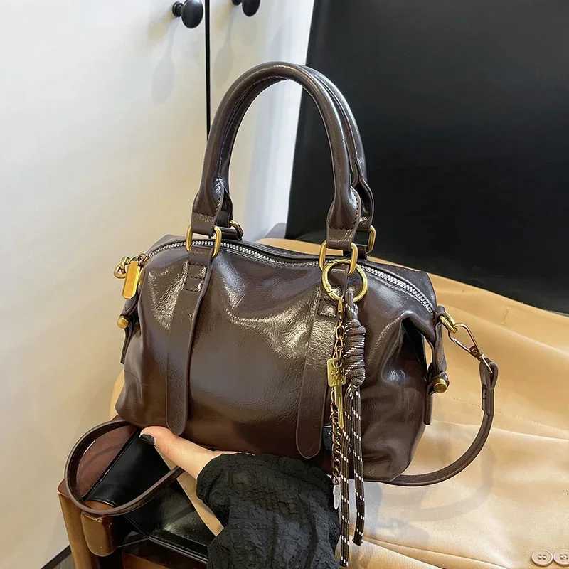 2025 PU Zipper High Quality Bucket Crossbody Bag Solid Simple Fashion Handbag High Appearance Popular Portable Shoulder BagT251213
