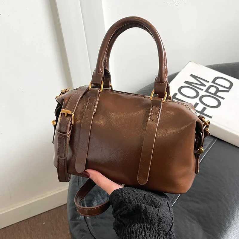 2025 PU Zipper High Quality Bucket Crossbody Bag Solid Simple Fashion Handbag High Appearance Popular Portable Shoulder BagT251213