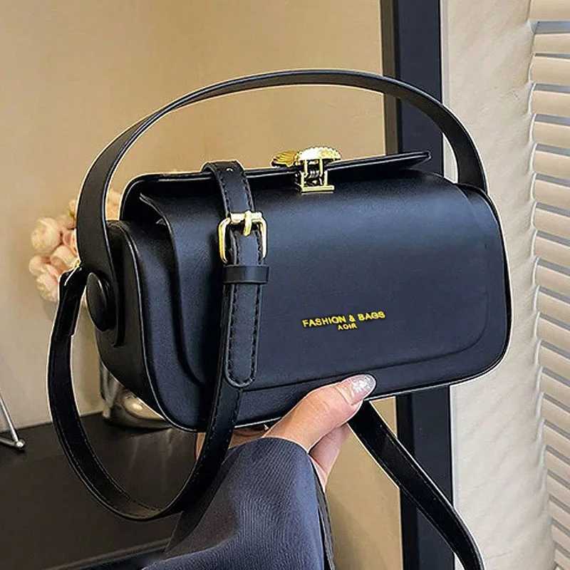 Simple and fashionable shoulder bag niche design hardware decoration handbag classic and elegant womens crossbody bagT251213