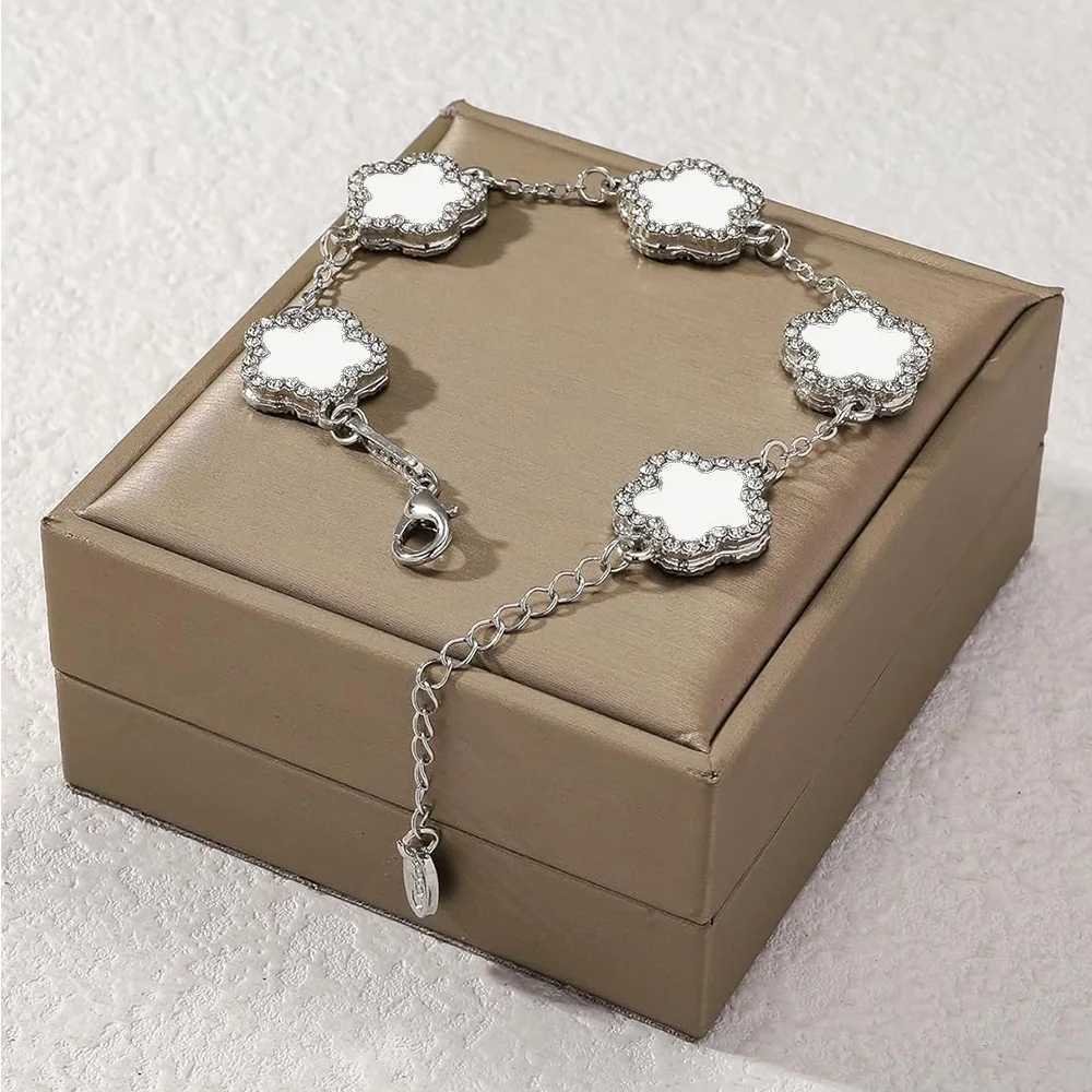 Double Sided Womens Hand s Elegant Alloy 5-Petal Rhinestone Inlaid Suitable For luxury Womens Daily Wear M251213