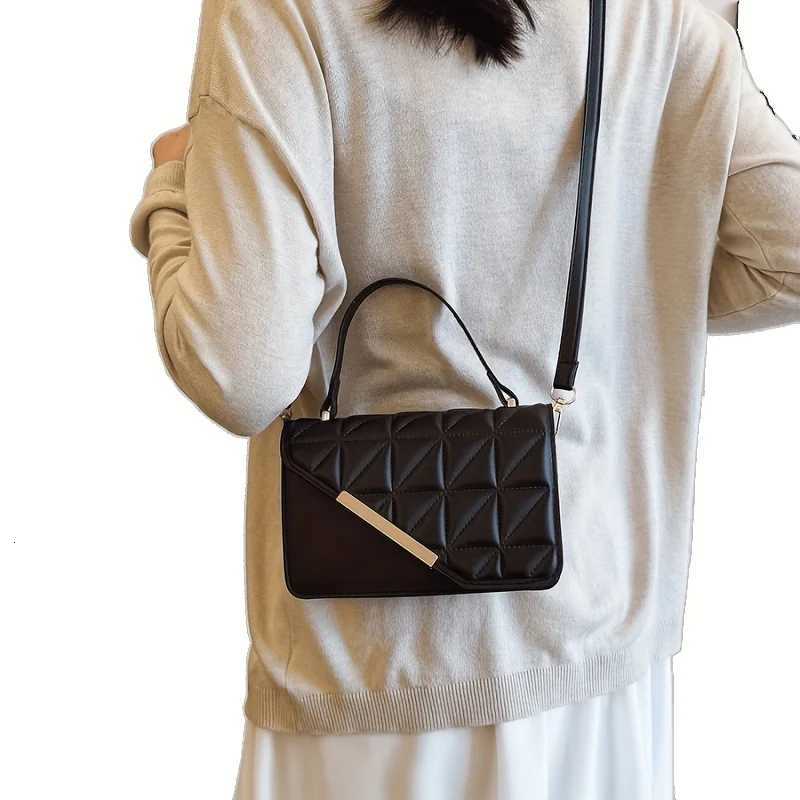 Fashionable and compact diamond stitched design handbag simple and fashionable solid color handbag multifunctional Ins crossbT251213