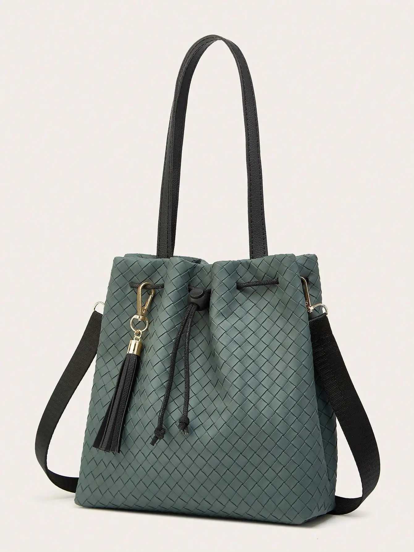2025 New Woven Handbag PU Material with Tassel Accessories Fashion Bucket Bag Womens Shoulder Bag Ideal for Daily Use andT251213