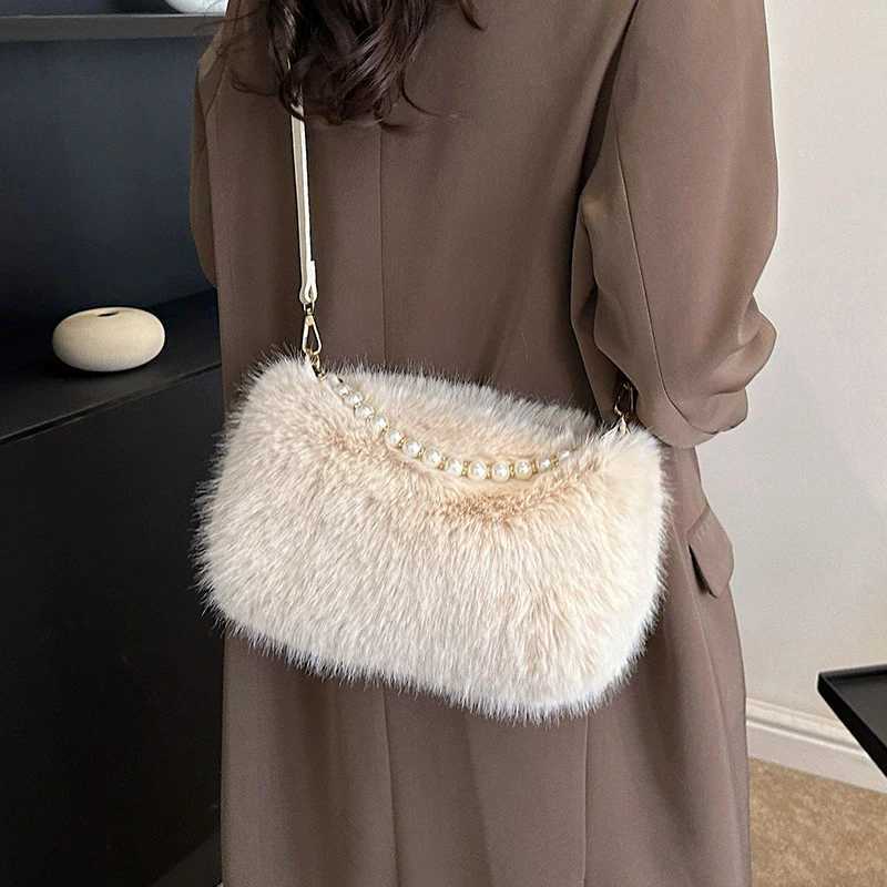 Winter Fashion Womens Faux Fur Shoulder Bags Candy Color Pearl Handle Crossbody Bag Small Fluffy Female Pillow HandbagsT251213