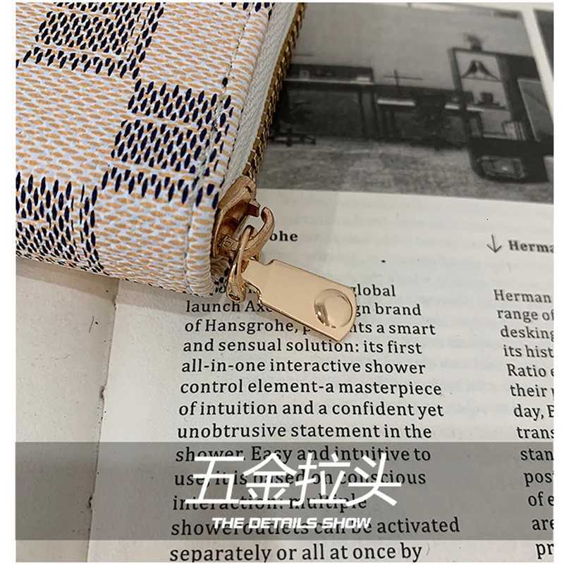 Stylish Exquisite High-End Vintage Pattern Large Capacity Card Holder Stand Case for Bank Cards And Change Y251213