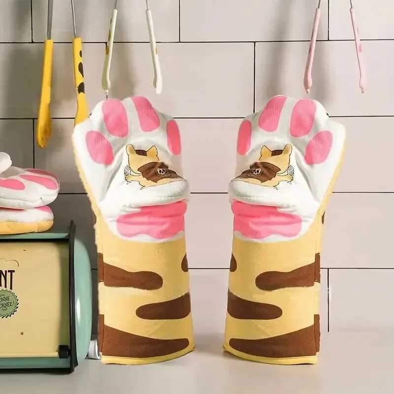 MicrowaveOven Gloves Cute Cat Paw Design Heat Resistant Non Slip Cotton Mitt Kitchen Baking Tool Insation Hand Protector H251212