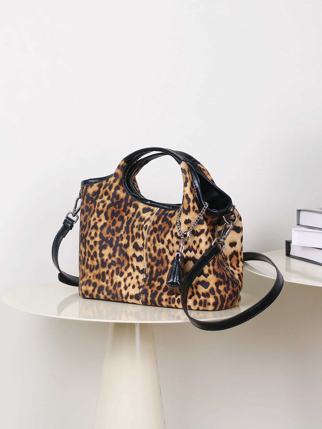 Popular explosions super fire niche retro leopard spice wind bag 2024 new autumn and winter Joker portable bucket bag suede flanT251213