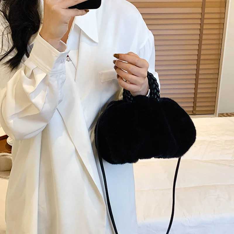 Autumn and Winter Plush Shoulder Crossbody Bag Womens Fashion Pleated Warm Faux Fur Hobos Bag Sweet Small HandbagT251213