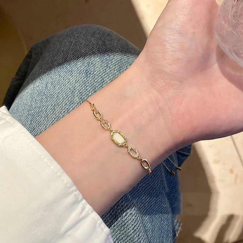 2023 New Luxury Gold Zircon for Women Elegant Versatile Square 18K Gold Plated Adjustable Party Jewelry Gift M251213