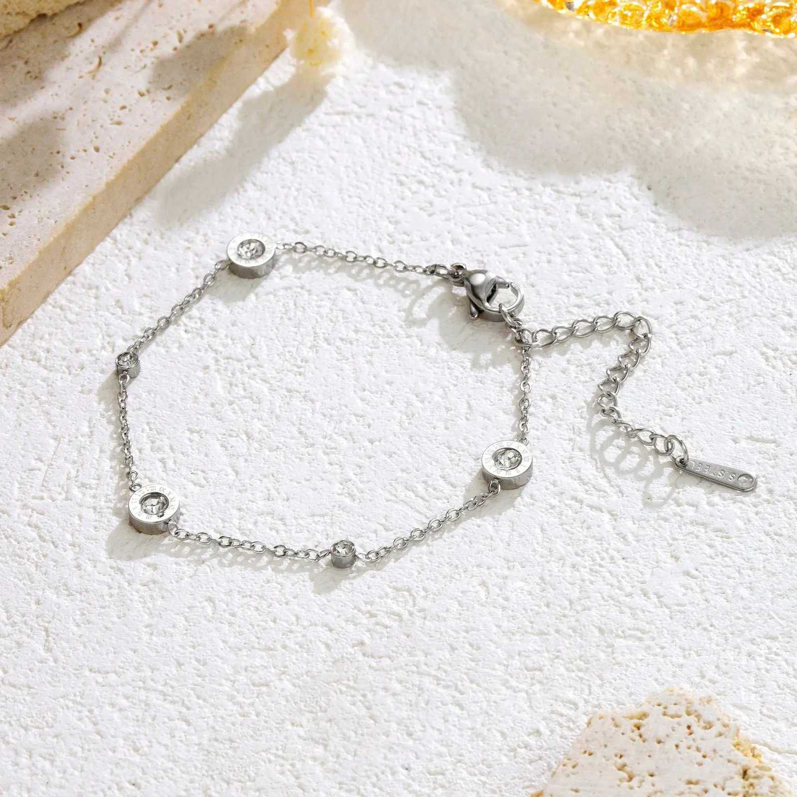 Luxury Gold Plated Stainless Steel Dazzling Zircon for Women Girls Roman Number Design Fashion Charm Party Jewelry Gift M251213