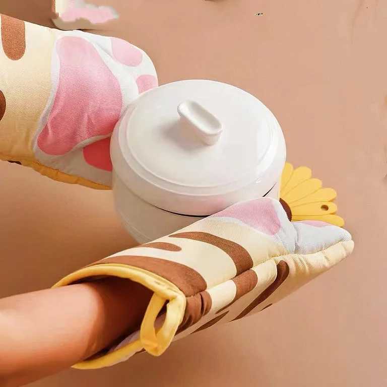 Oven Mitts Kitten Cat Paw Design Heat Resistant Oven Gloves Thick Cotton Lining Cooking Baking Potholder Gloves Microwave Gloves H251212