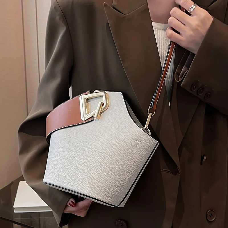 French-Inspired Elegant Beige Bucket Bag Large Capacity Golden Lock Adjustable Strap Perfect for Work Travel Daily UseT251213