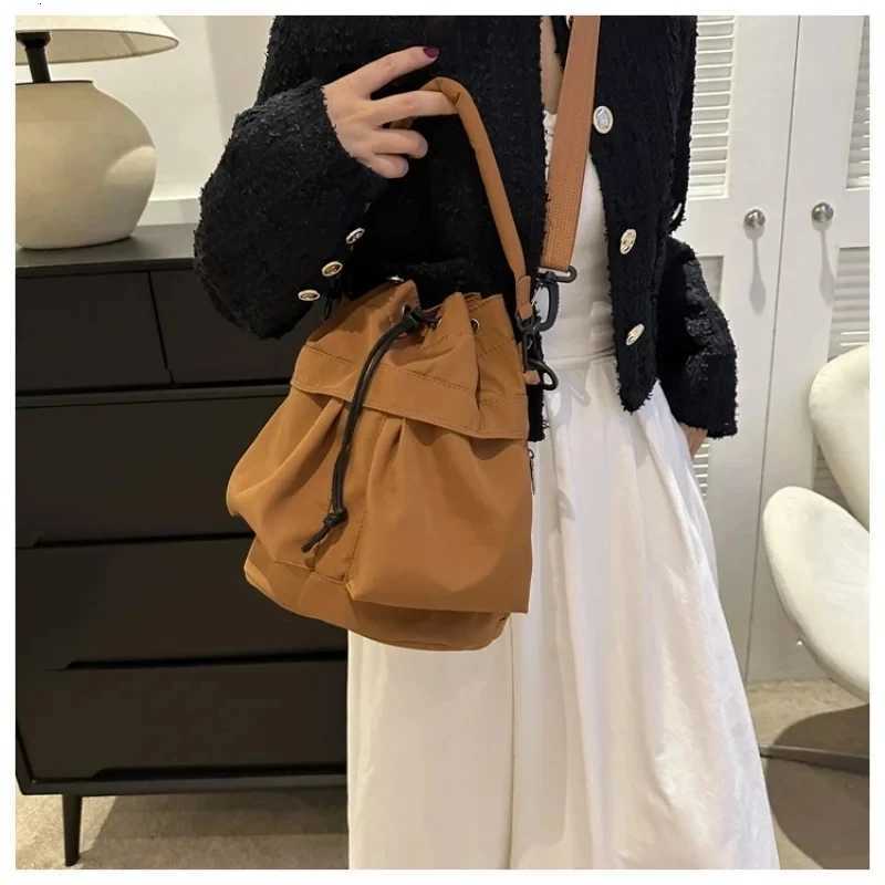 Fashionable Crossbody Bags for Women Shoulder Bag Large Capacity Oxford Women Bucket Bag Purse and HandbagsT251213