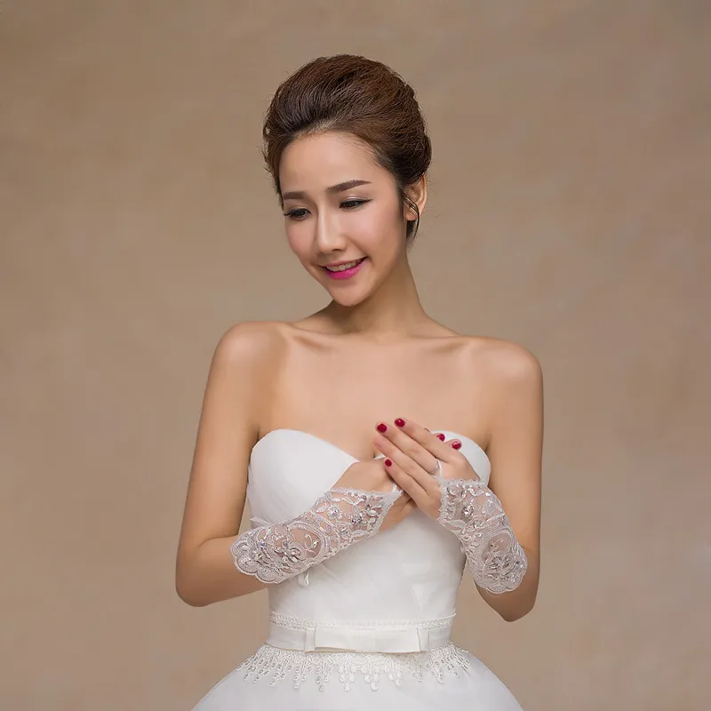 Women Korean Bridal Bowknot Bridal Mittens Pearl White Hand Sleeve Beads Women Gloves Wedding Bridal Gloves Lace Mittens Bow Gloves