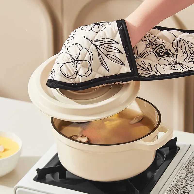 1PC anti-slip gloves High temperature resistant oven for microwave ovens heat-resistant gloves Integrated insated gloves H251212