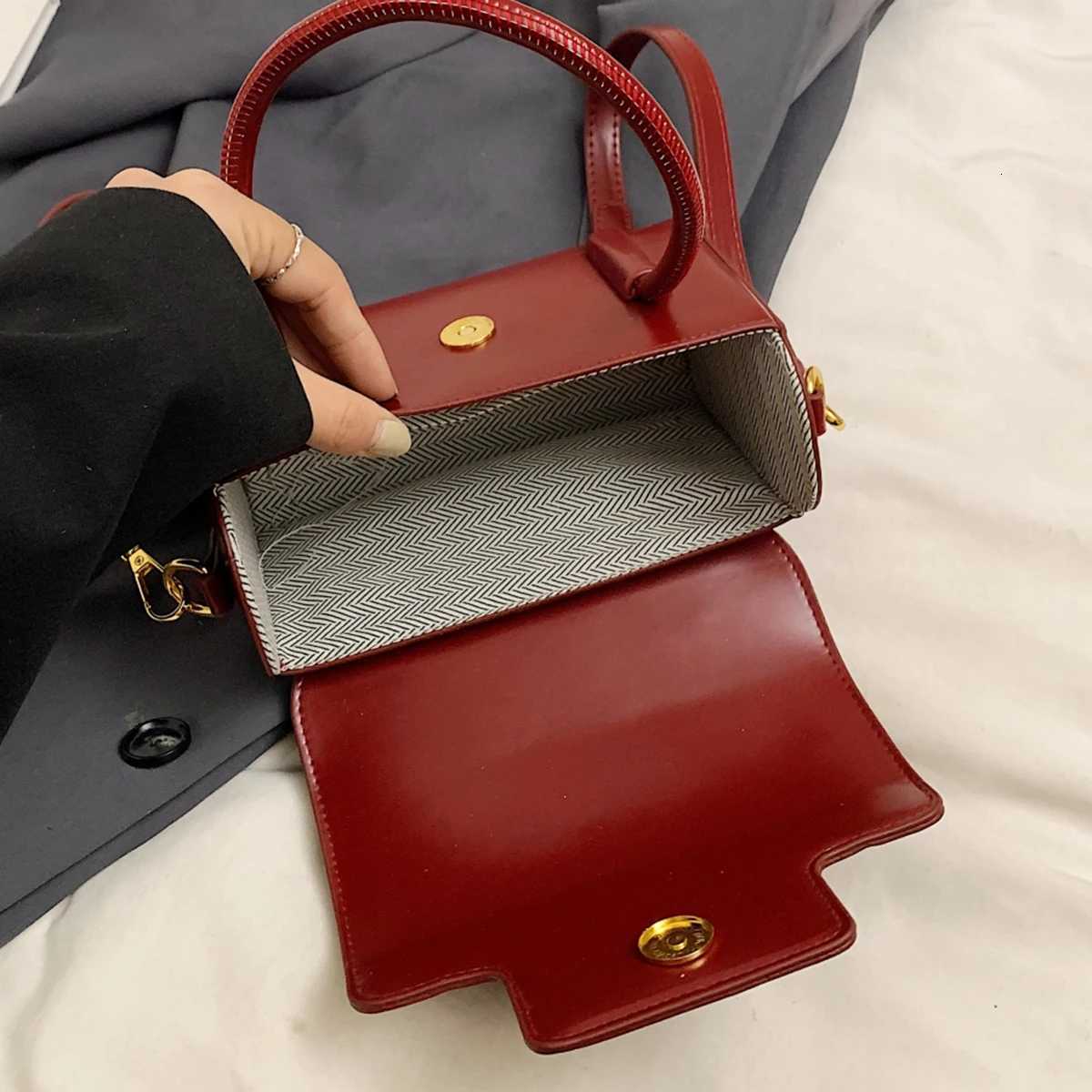 New style trendy solid color handbag niche design fashion letter versatile crossbody bag classic temperament shoulder bagT251213