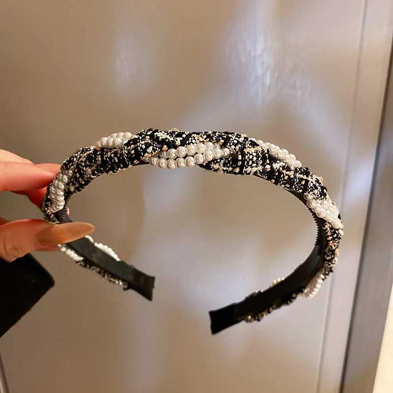 Lint Hand-woven Wr Imitation Pearl bands for Wen Retro Texture Twisted Braid-she Hair Band Luxury Hair Accories Y251213