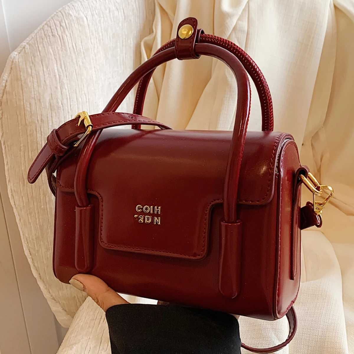 New style trendy solid color handbag niche design fashion letter versatile crossbody bag classic temperament shoulder bagT251213