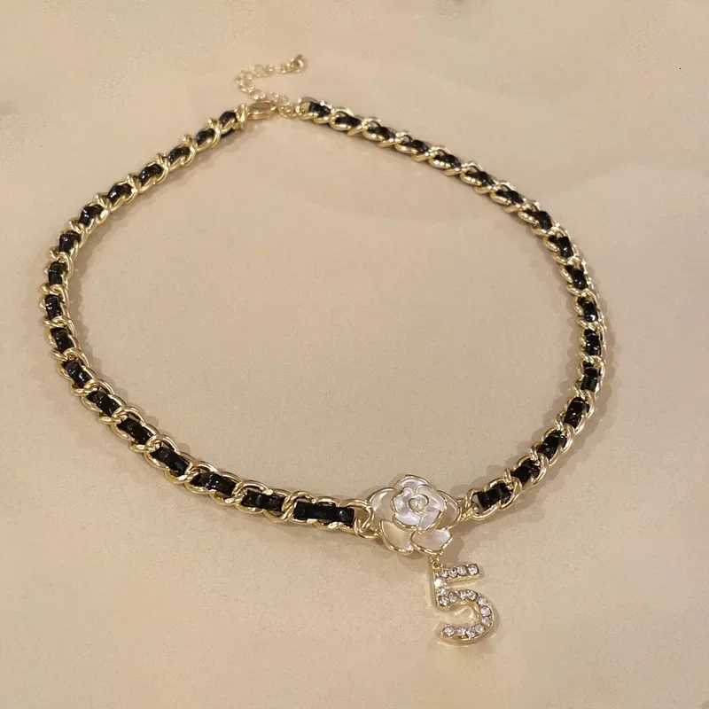 Camellia numbers 5 pearl flowers leather woman necklaces female French vintage collarbone chain stylish necklace for woman Y251213