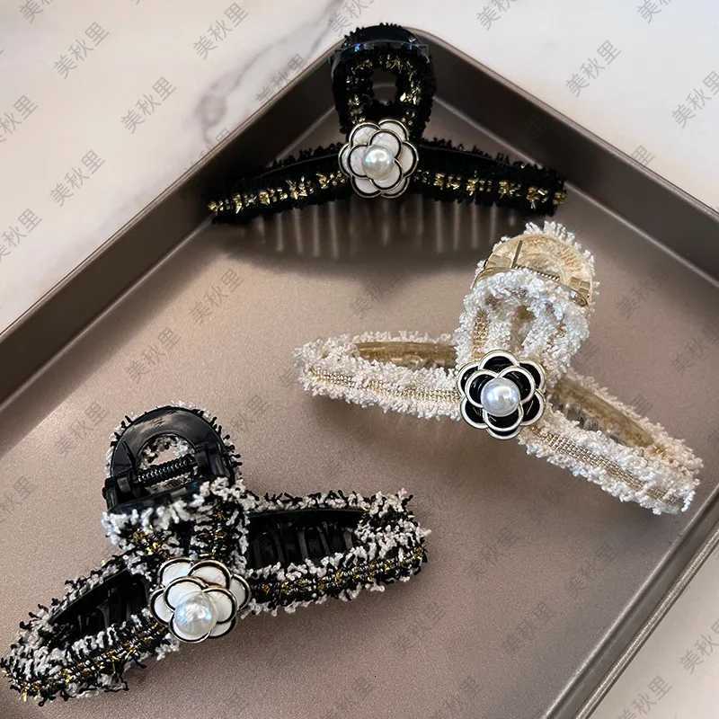 Hair clips Camellia flower hair clip with pearl shark clip hair accessories for girls Hair decoration Y251213