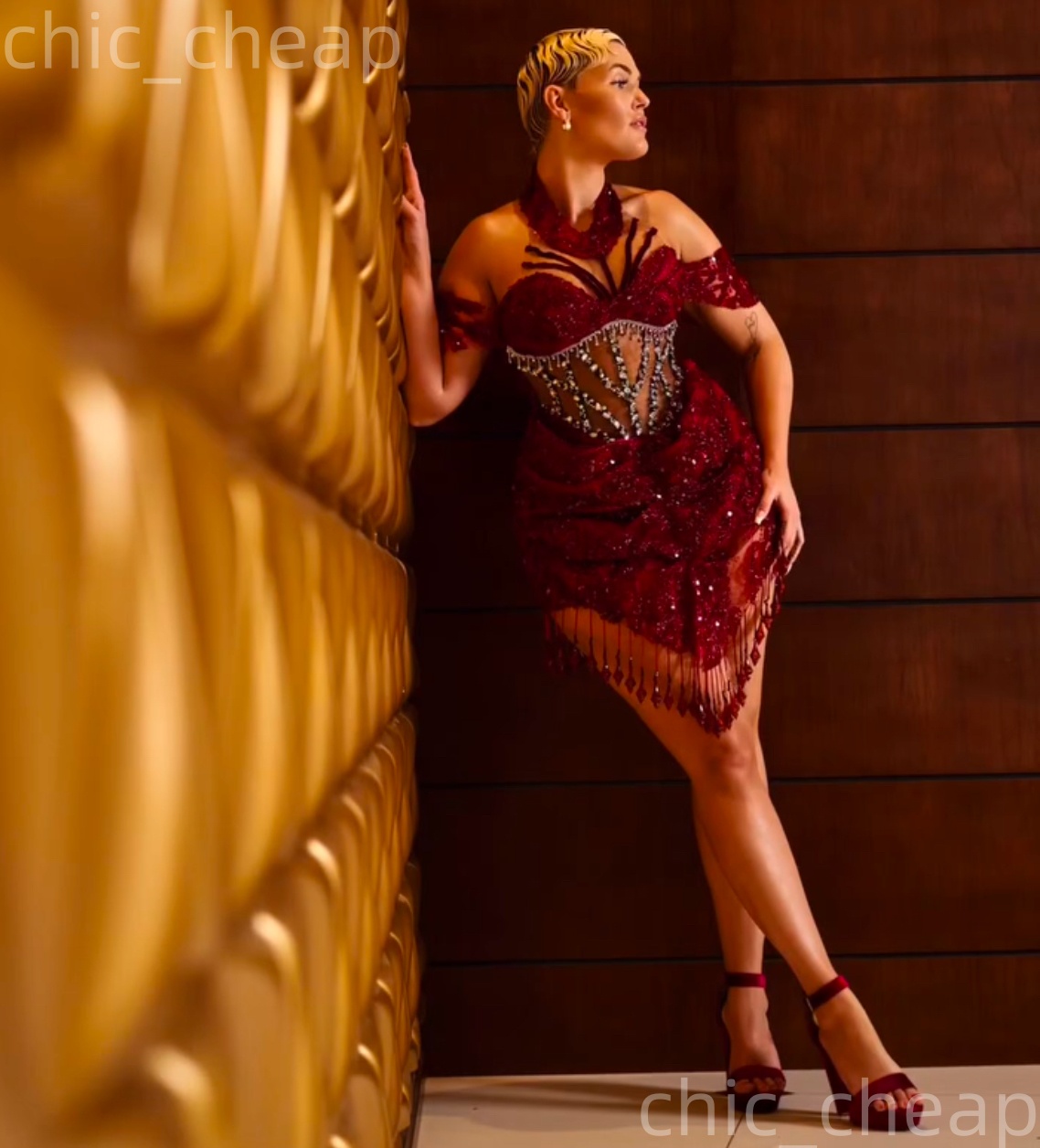 2026 Dark Red Sheath Cocktail Dress Halter Rhinestones Sequined Short Mini Graduation Homecoming Dresses For Special Occasions Sweetheart Gowns ZJ077