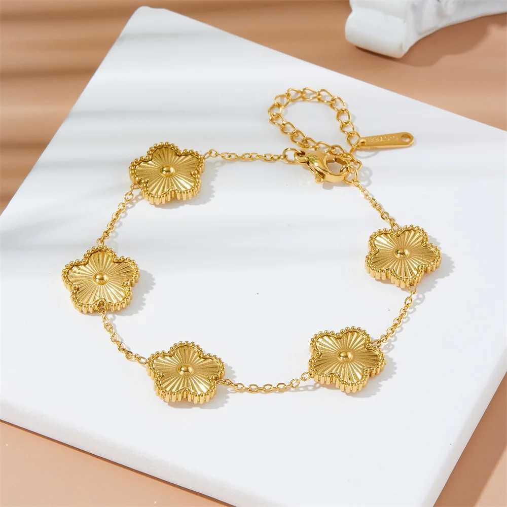StainlESS Steel Five Flower Luxury for Women Gold Color Charm Fashion Jewelry Gifts M251213