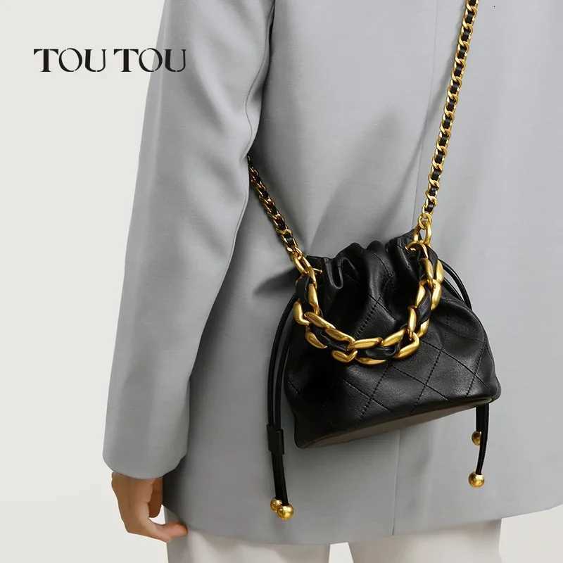 Genuine Leather Quilted Drawstring Bucket Bag for Women with Chain Strap Crossbody Handbag for Daily Use and CommutingT251213