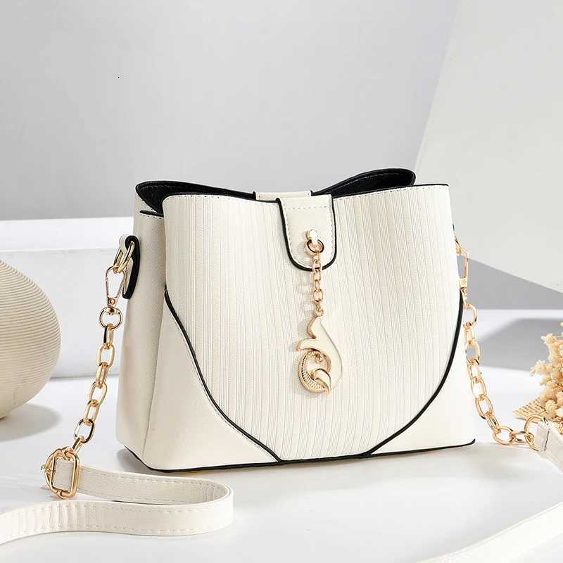 Womens Casual Shoulder Bag Bucket Bag Large Capacity Trendy And Stylish Handbag For Daily UseT251213