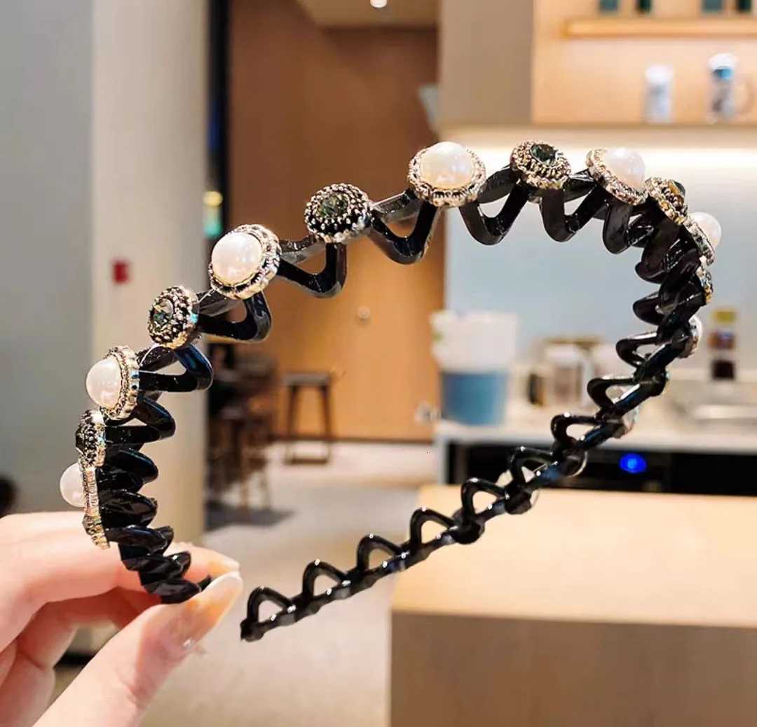 Broken Hair Organizer Lazy Person Hair Clip Broken Bangs Pearl Hairpin Wavy band Face Fashion Trends Y251213