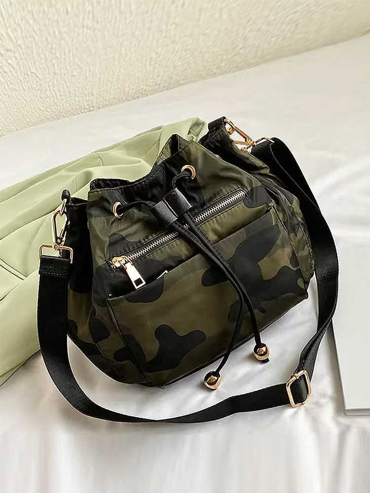 Casual and Fashionable Womens Bag Camouflage Color Shoulder Crossbody Bag Bucket Bag Large Capacity Zipper Anti-Theft NylonT251213
