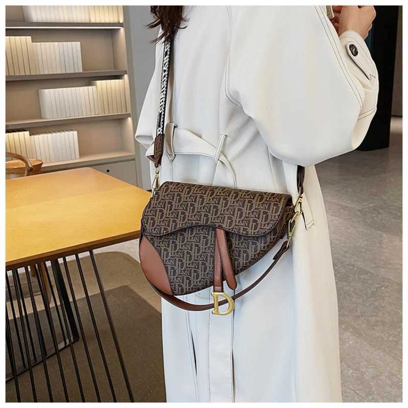 Womens Fashion Shoulder Bag Vintage Casual Crossbody Bag with Comfortable Wide StrapT251213