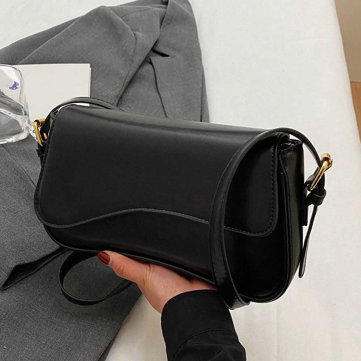 New style stylish and lightweight business casual simple temperament flip cover square bag suitable for commuting to workT251213