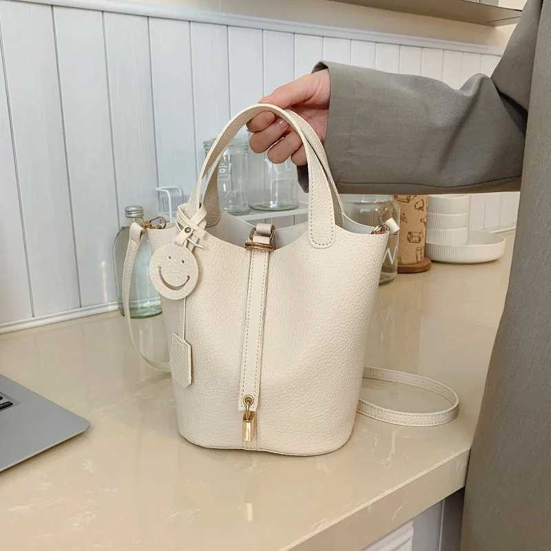High-end Feel Bucket Bag for Women 2025 New Retro Fashion Versatile Shoulder Bag Stylish Textured Commuter Crossbody BagT251213