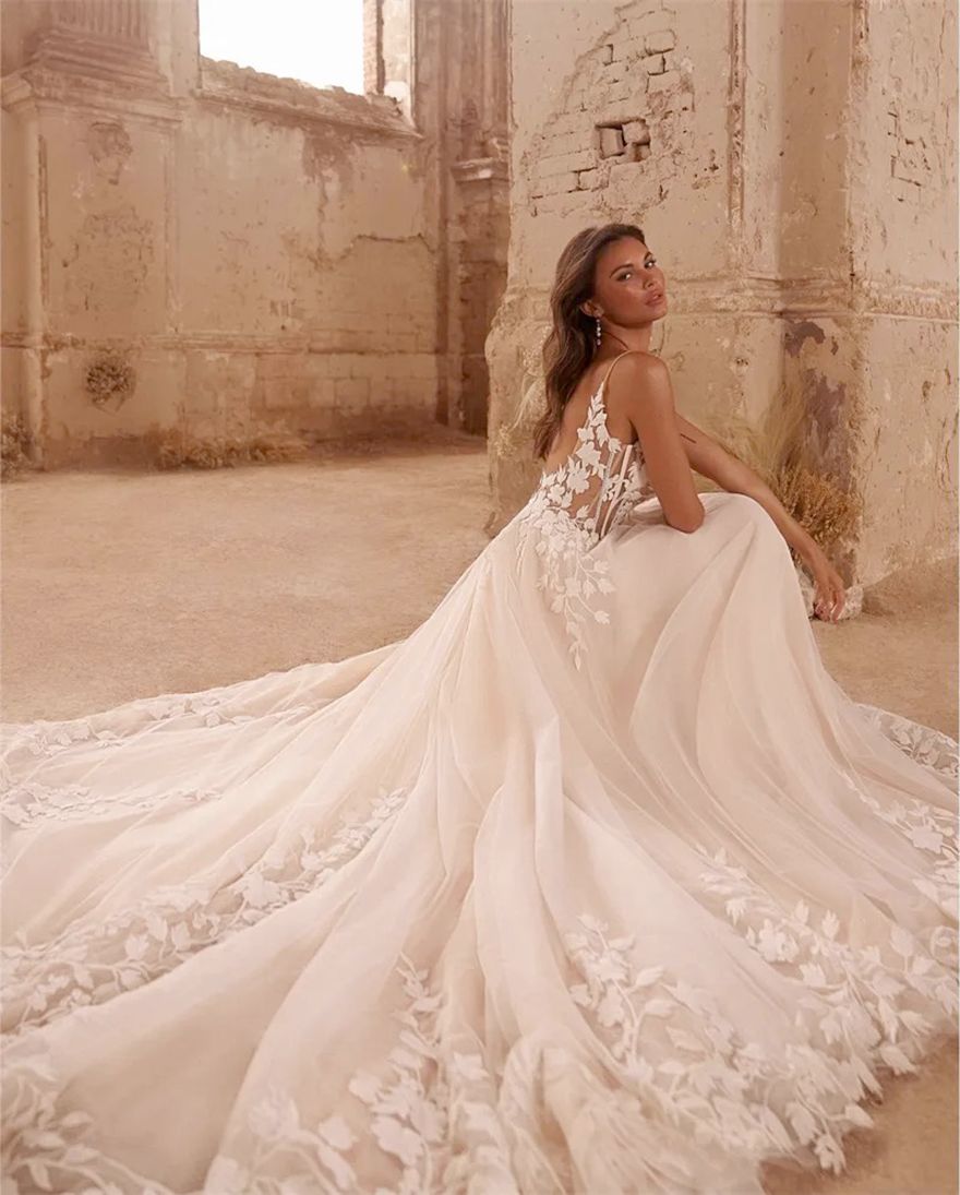 Spaghetti Straps Glitter Wedding Dresses V-Neck Tulle A e Dress Applique Backless Bohemia Lace Bridal Gowns Plus Size for Bride D13 ZD19