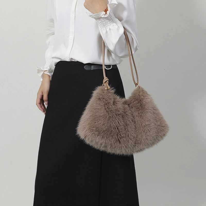 Womens Autumn and Winter Handbag Imitation Fur Fashion Hundred with Plush Bag Solid Color Large Capacity Zipper Shoulder BagT251213