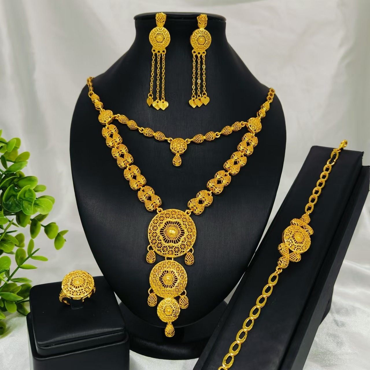 Dubai Gold Color Jewelry Set For Women Classic Bow 18K Gold Plated Necklace Set Earrings Bracelet And Ring Trending 241107
