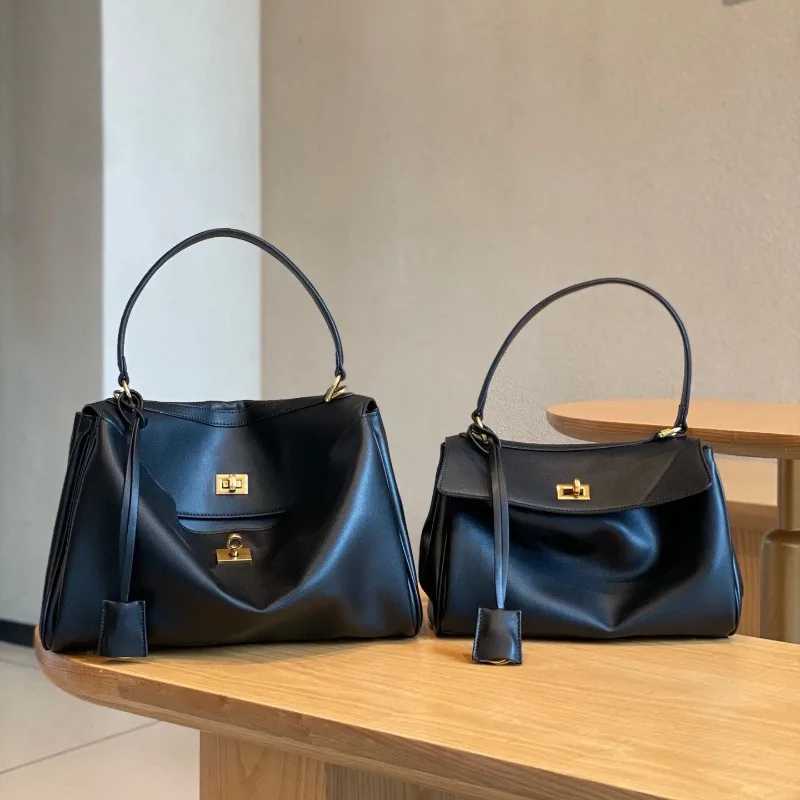 Simple and elegant hand-held commuter tote bag with large capacity and fashionable womens bagT251213