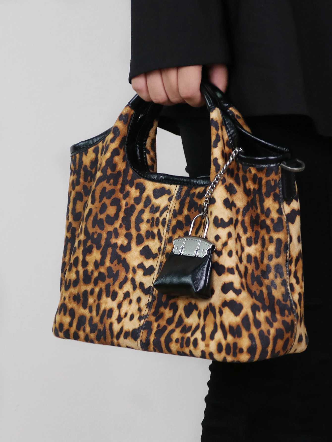 Popular explosions super fire niche retro leopard spice wind bag 2024 new autumn and winter Joker portable bucket bag suede flanT251213
