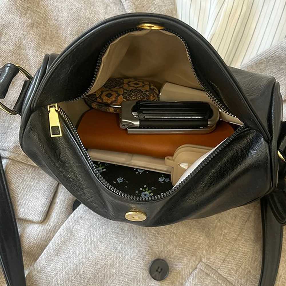 Simple and fashionable dumpling buns for women Korean version popular casual shoulder bag new stylish texture solid color crT251213