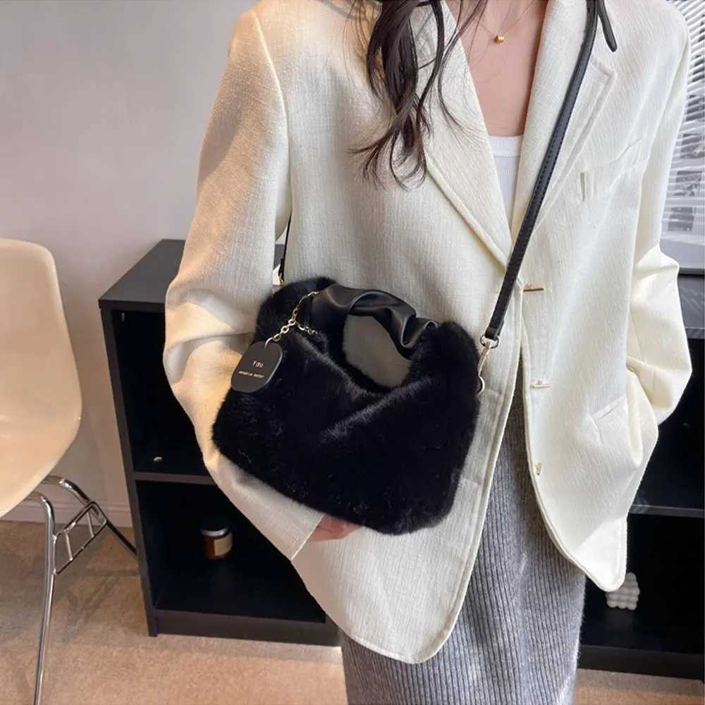 Fashionable Plush Handbag for Womens Solid Color Soft Fluffy Shoulder Bag Autumn Winter Soft Plush Crossbody BagT251213