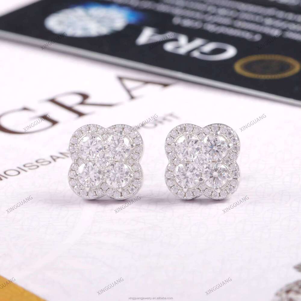 Beautiful Women's Jewelry Four-Leaf Clover S925 Silver Pearlescent Diamond Passed VVS Silicon Stone Stud Earrings