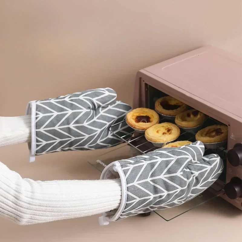 2Pcs Heat-insating Gloves Heat-resistant Microwave Gloves High-temperature Resistant Kitchen and Oven Gloves H251212