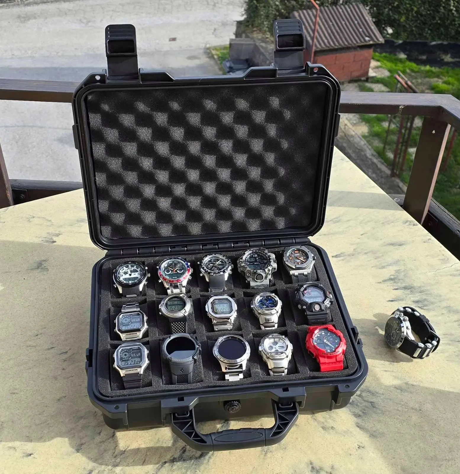 15 Slot Plastic Watch Case Potable Watch Storage Boxes Organizer Waterproof Hard Carry Case Watches Tool Box Display Cabinet Bag 251210
