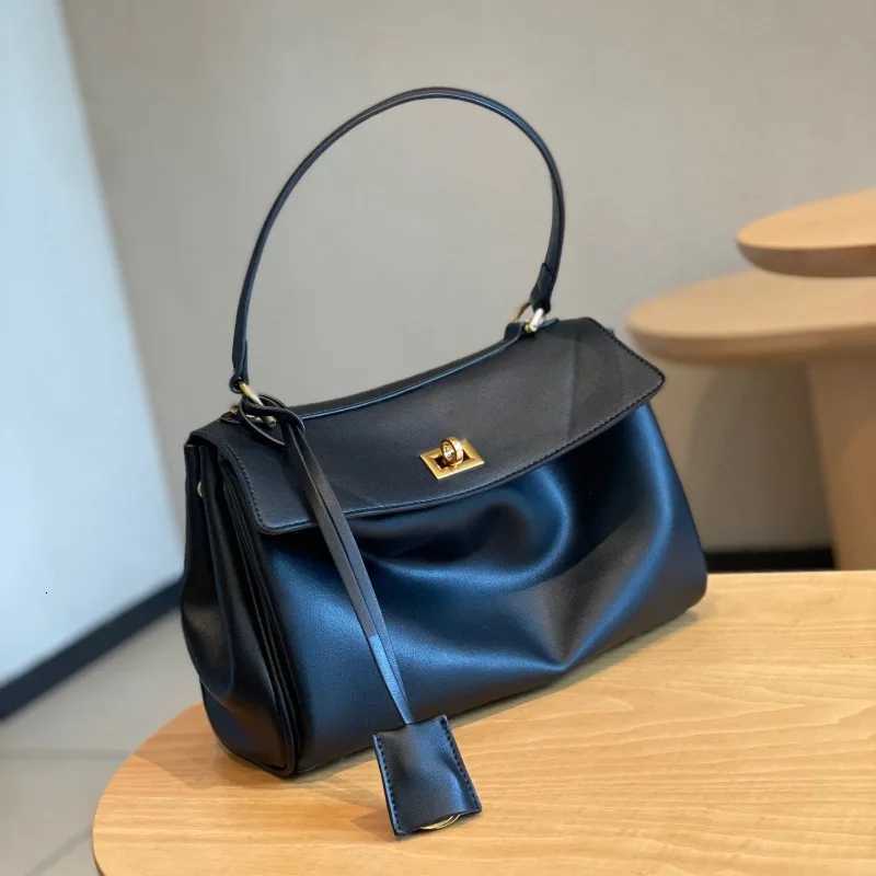 Simple and elegant hand-held commuter tote bag with large capacity and fashionable womens bagT251213