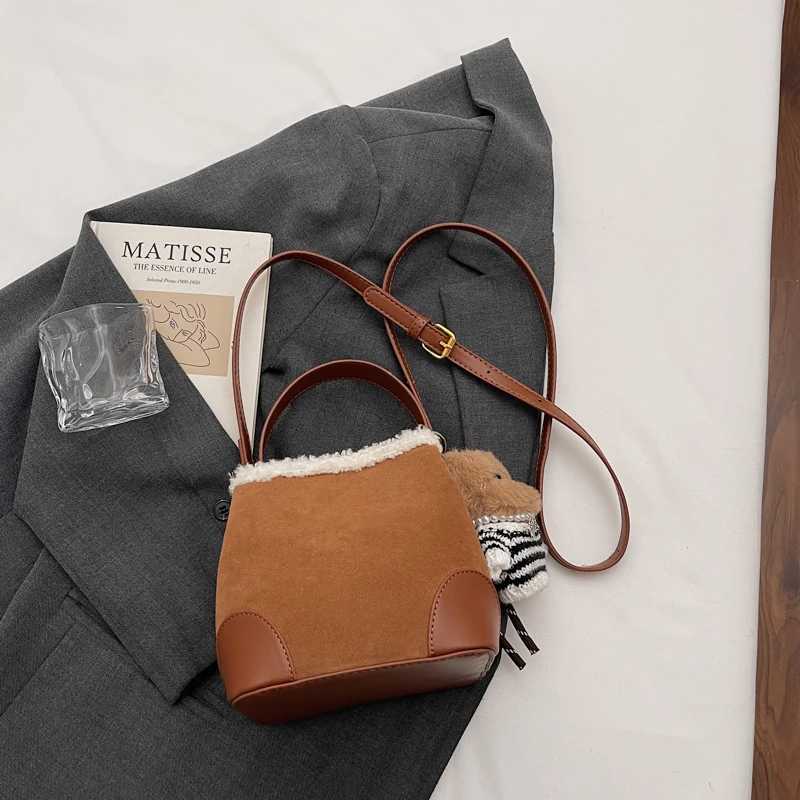 Vintage Lamb Wool Brown Bucket Bag Womens Plush Handbag Fashionable All-match Shoulder Crossbody BagT251213