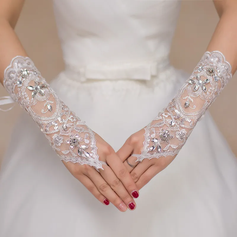 Women Korean Bridal Bowknot Bridal Mittens Pearl White Hand Sleeve Beads Women Gloves Wedding Bridal Gloves Lace Mittens Bow Gloves