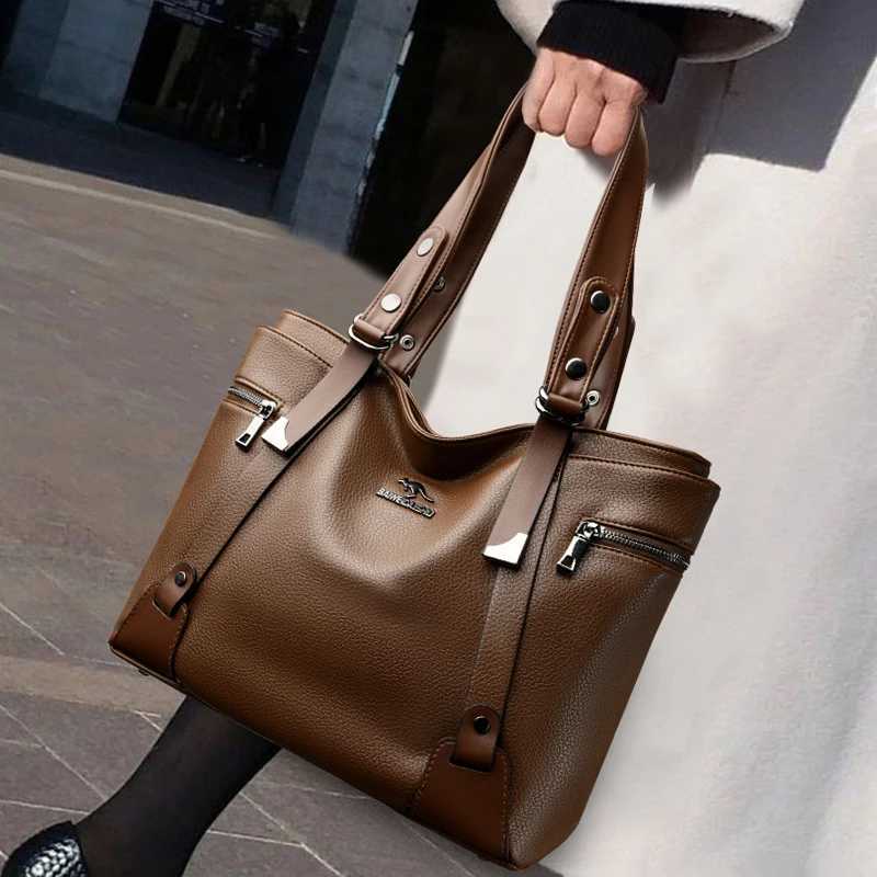 The new large-capacity handbag for ladies and mothers a fashionable single-shoulder crossbody bag is simple and versatileT251213