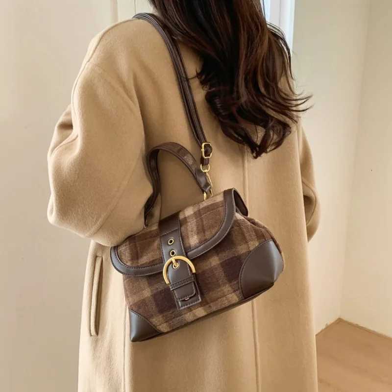Vintage Suede Plaid Handbag for Women2025Winter New Versatile Retro Fashion Commuter Single Shoulder Crossbody BagT251213